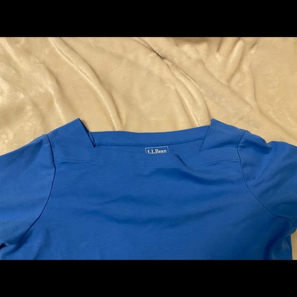 5/$20 L.L. BEAN Blue Square Neck Tee - Picture 3 of 4